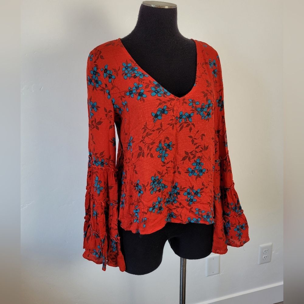 Le Lis Blouse Red Floral Bell Sleeve Hippie Gypsu Boho Cottagecore Indie Small